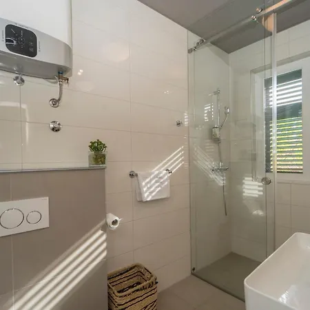 Luxury And Silente Bacvice