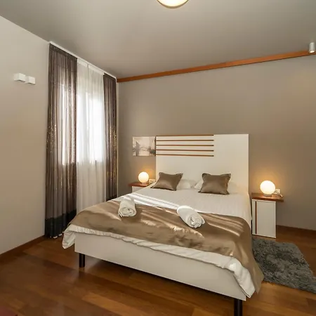 Luxury And Silente Bacvice Спліт