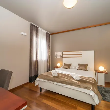 Luxury And Silente Bacvice Гостьовий будинок 4*