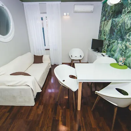Luxury And Silente Bacvice Гостьовий будинок 4*