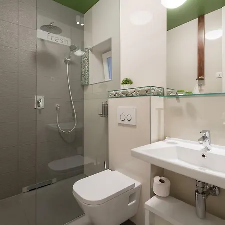 Luxury And Silente Bacvice Гостьовий будинок Спліт